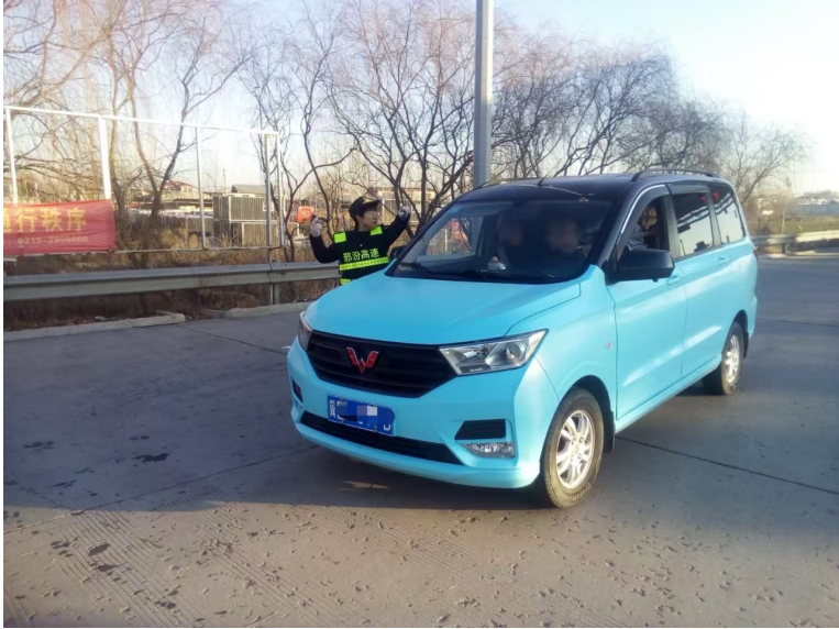 河北高速公路集团有限公司邢汾东马庄收费站： 温情导航，照亮春运归途，温暖游子心