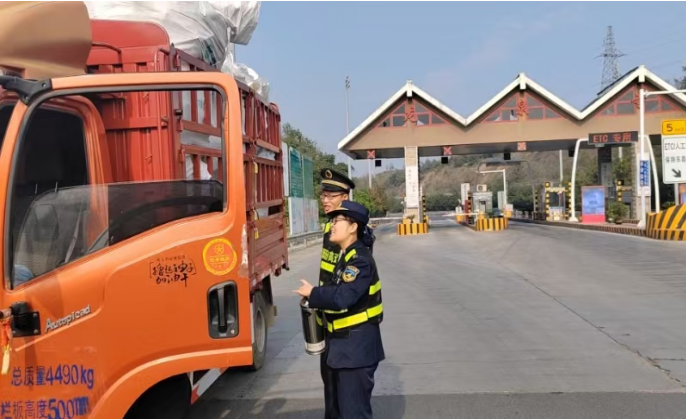 河北高速公路集团有限公司邢汾分公司龙泉寺收费站： 一杯热水暖寒冬，一份关怀暖人心