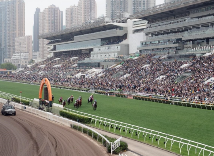 「富卫保险冠军赛马日」创双纪录 —— 打造赛马旅游盛宴 印证香港联通国际优势